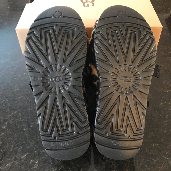 New UGG Fluffita Panther Print Slippers, Leopard Print Slides, Caramel Slip Ons - Picture 16 of 16